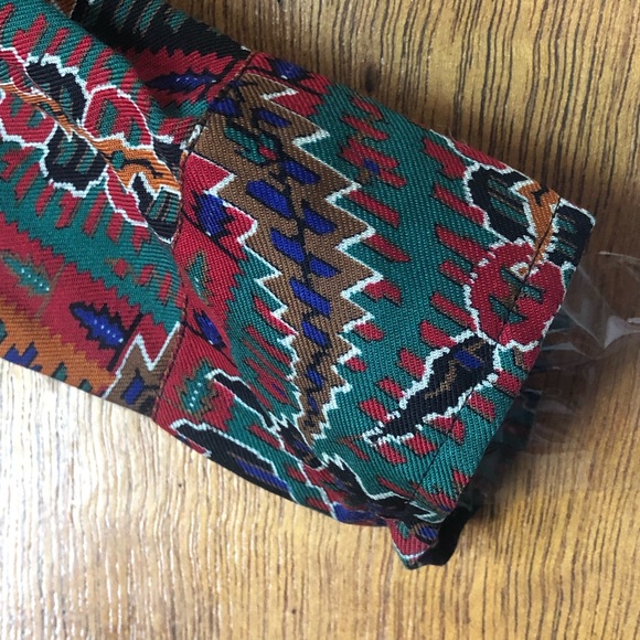 ATTACHÉ by Herman Geist Woman’s Blouse SZ 10 LS Button Front Southwestern Print - Picture 5 of 10
